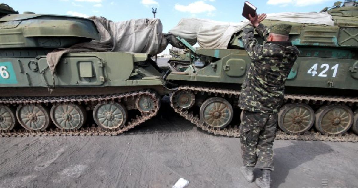 Военную технику вывезут из Крыма / © УНИАН