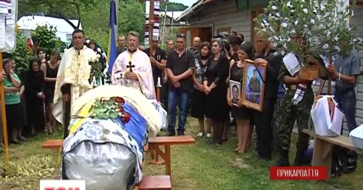 Люди не сдерживали слез во время прощания с погибшими под Волновахой