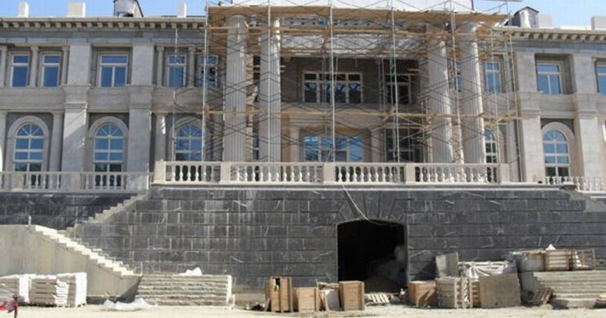 Роскошный "дворец Путина" на берегу Черного моря в селе Прасковеевка возле курортного города Гененджик в Краснодарском крае России / © kolyan.net