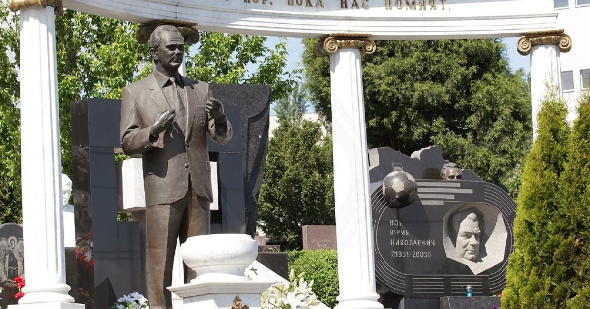 В Киеве почтили память легендарного Лобановского