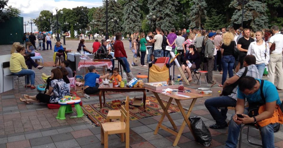 Люди перекрыли Грушевского, требуя принятия закона / © euronews.com