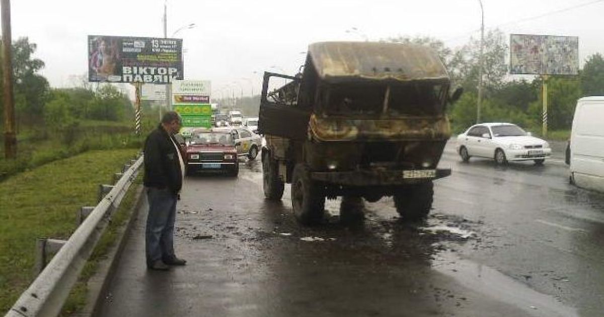 Кабина авто выгорела дотла