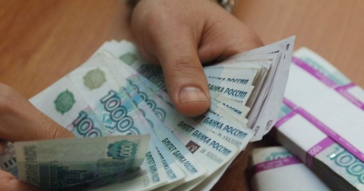 Російські рублі продовжують знецінюватися, а долар у РФ досяг антирекордних показників - 37 рублів