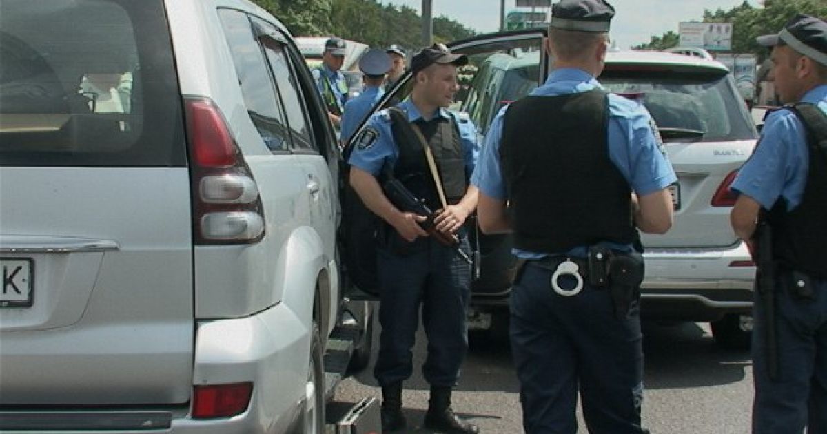 Водії влаштували розбірки зі стріляниною посеред дороги