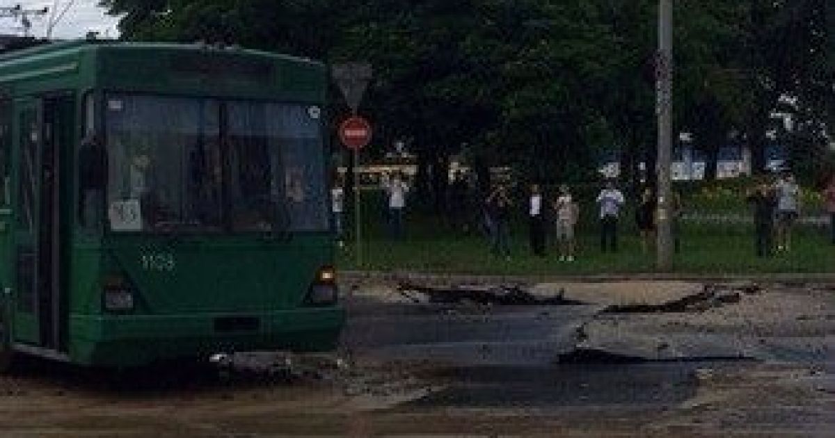 Десятки машин завмерли в заторі / © 0352.com.ua