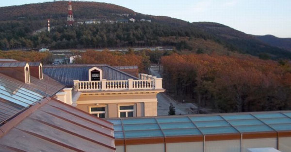 Роскошный "дворец Путина" на берегу Черного моря в селе Прасковеевка возле курортного города Гененджик в Краснодарском крае России / © kolyan.net