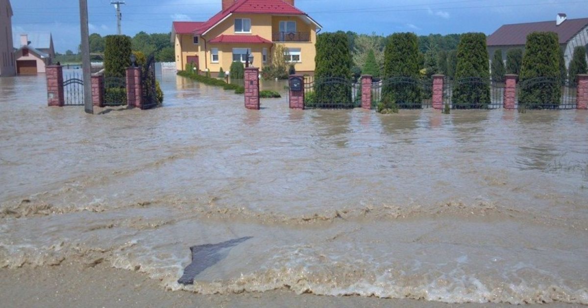 Из-за сильных дождей на Львовщине затопило почти 100 населенных пунктов