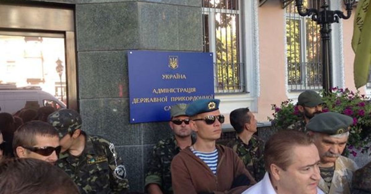 Активисты требуют отставки Литвина