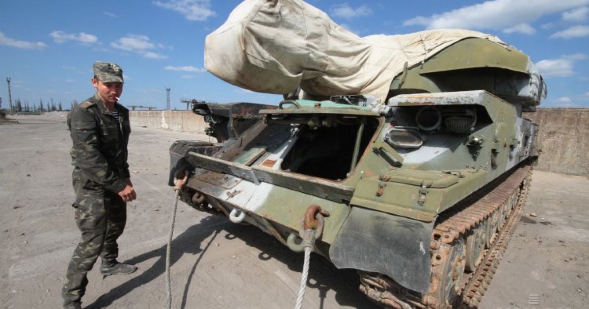 Военную технику вывезут из Крыма / © УНИАН