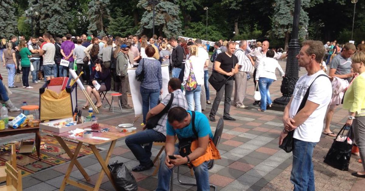 Люди перекрыли Грушевского, требуя принятия закона