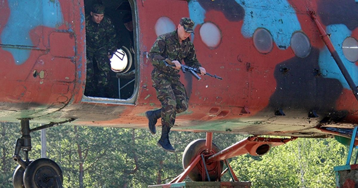 Гвардейцы со второго резервного батальона Нацгвардии во время учений