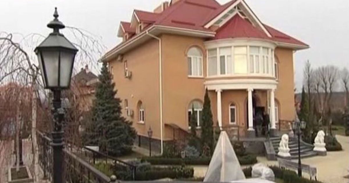 2 роки беркутівці безпідставно були змушені охороняти маєток Пшонки