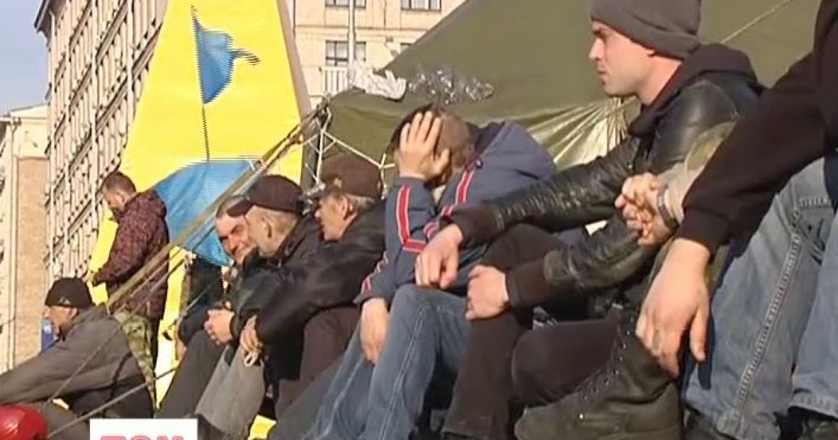 На Евромайдане восприняли новость о подписании соглашения со сдержанной радостью