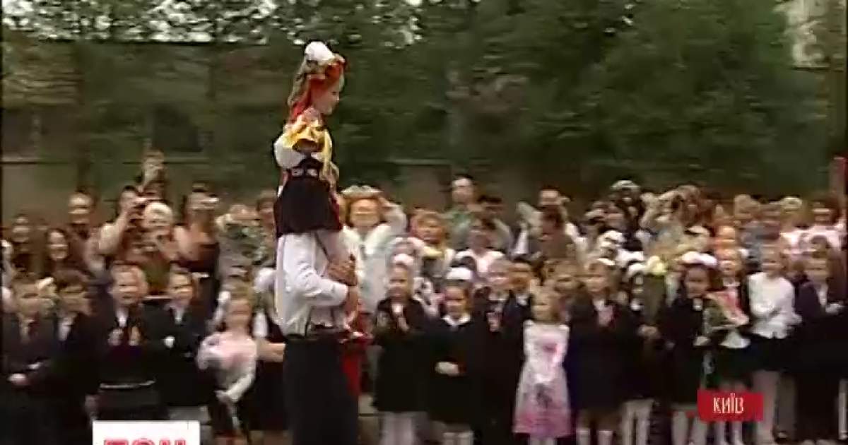 Випускники прийшли на урочистості без бантів