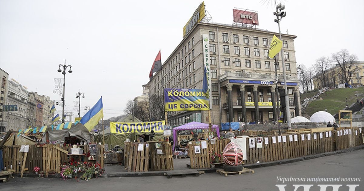 На Майдане объявили "комендантский час"