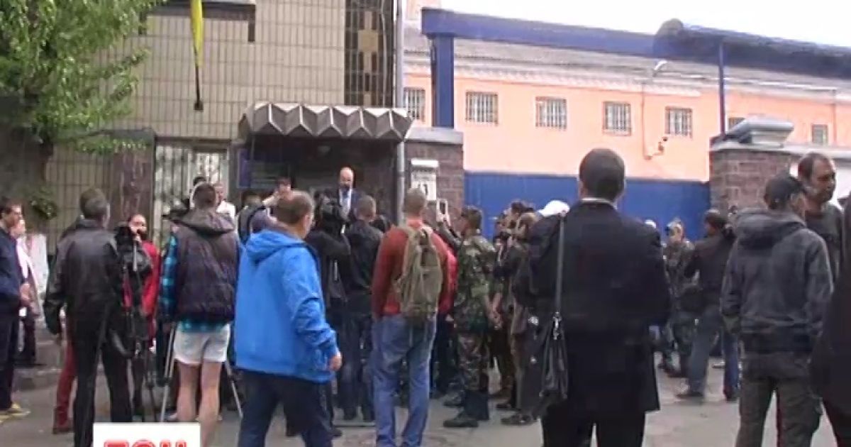 Активисты готовы воспользоваться шинами и коктейлями Молотова под СИЗО