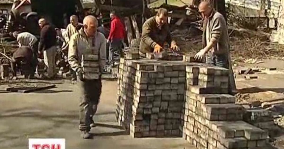 Барикаду на Грушевського частково розібрали