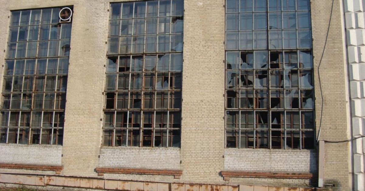 Будівля "Строймаша" після обстрілу