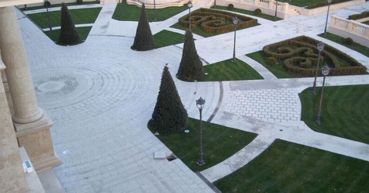 Роскошный "дворец Путина" на берегу Черного моря в селе Прасковеевка возле курортного города Гененджик в Краснодарском крае России / © kolyan.net