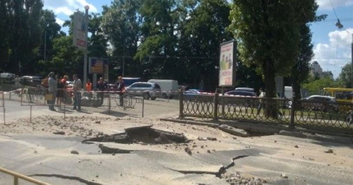 На бульварі Шевченка провалився асфальт