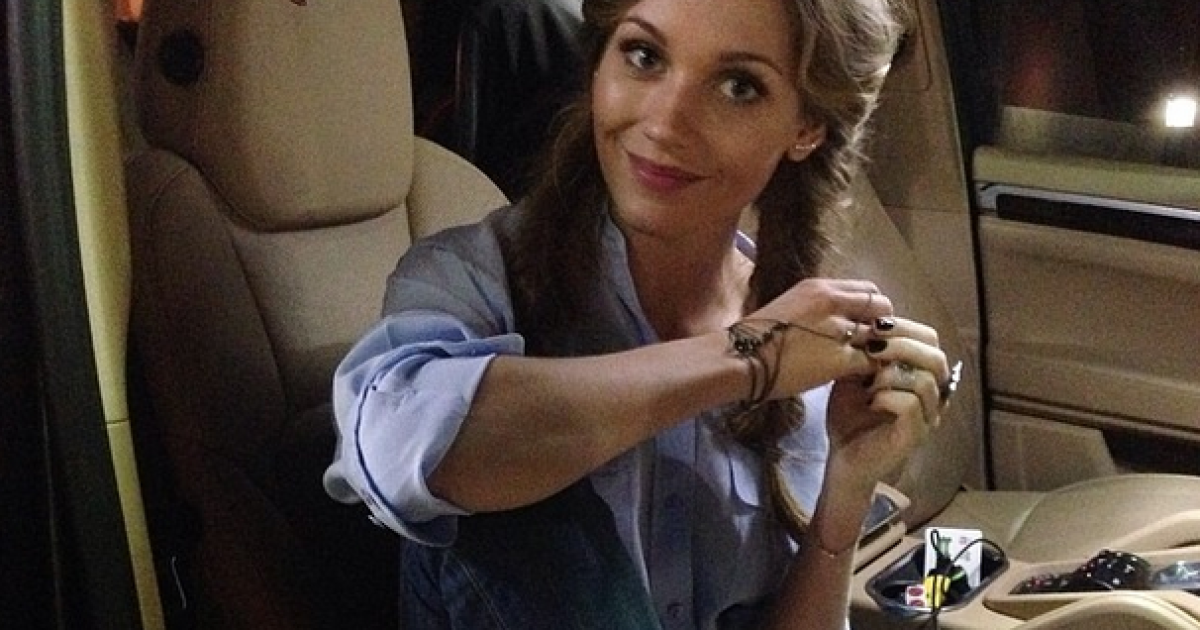 Асмус похвасталась руками дочери