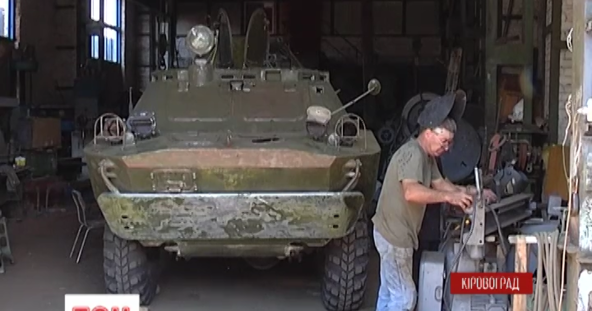 Для военных АТО энтузиасты отремонтировали бронемашину
