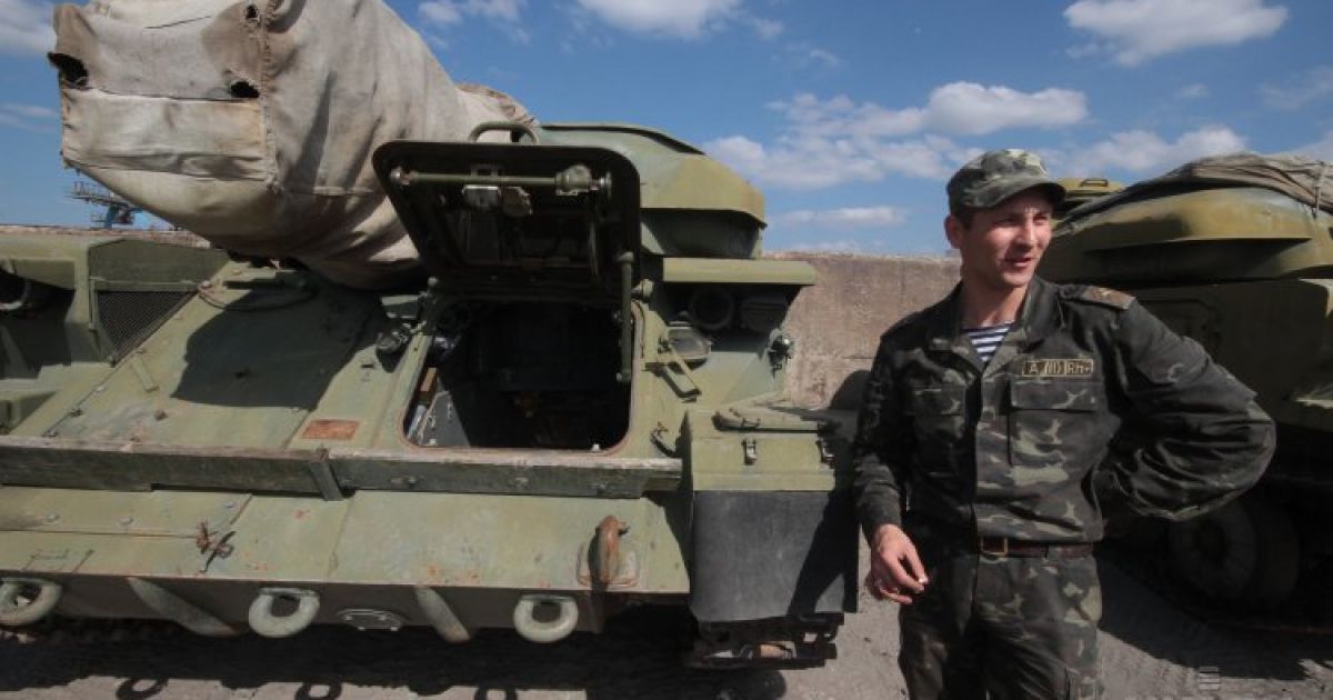 Военную технику вывезут из Крыма / © УНИАН