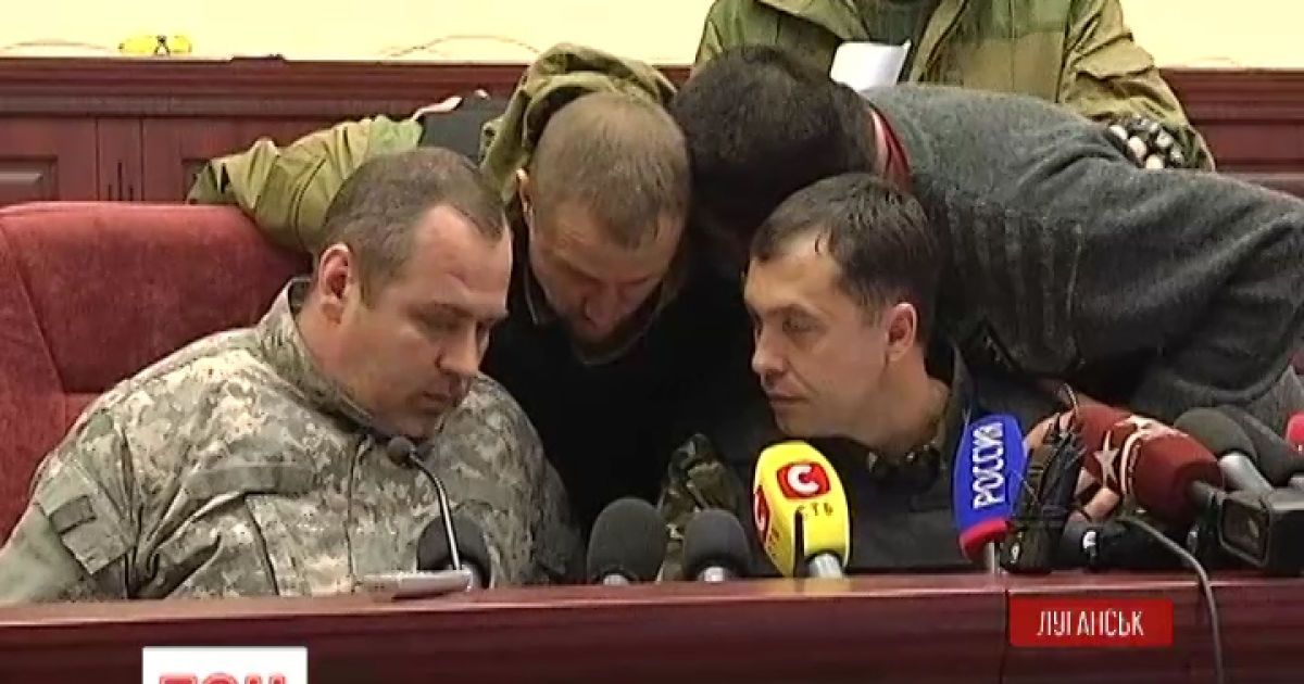 "Народный губернатор" не выходит из захваченного здания СБУ