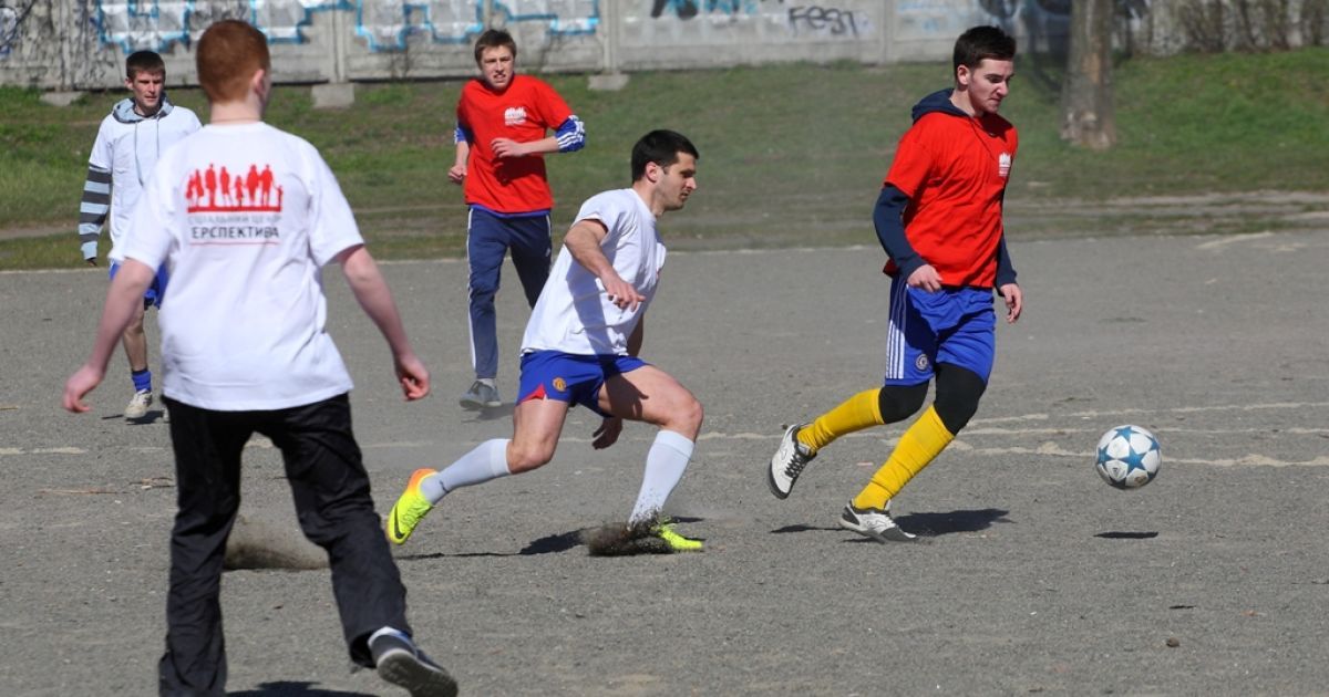 В Киеве проводят футбольный чемпионат среди родителей