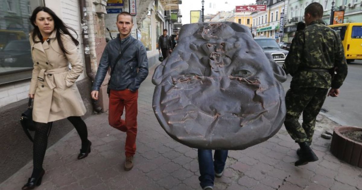 Самооборона Майдана уничтожила имущество из офиса КПУ / © УНІАН