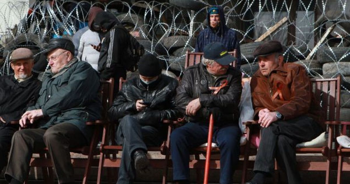 Возле Донецкой ОГА появилась баррикада