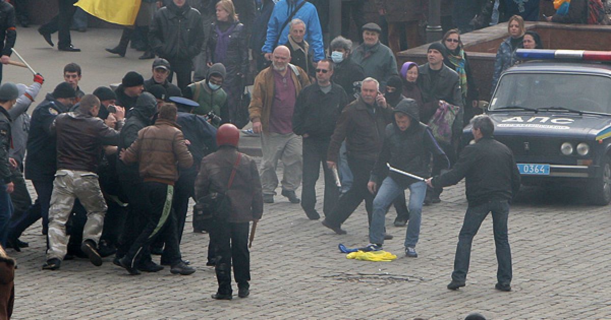 Одна из драк между сепаратистами и проукраинскими активистами в Харькове