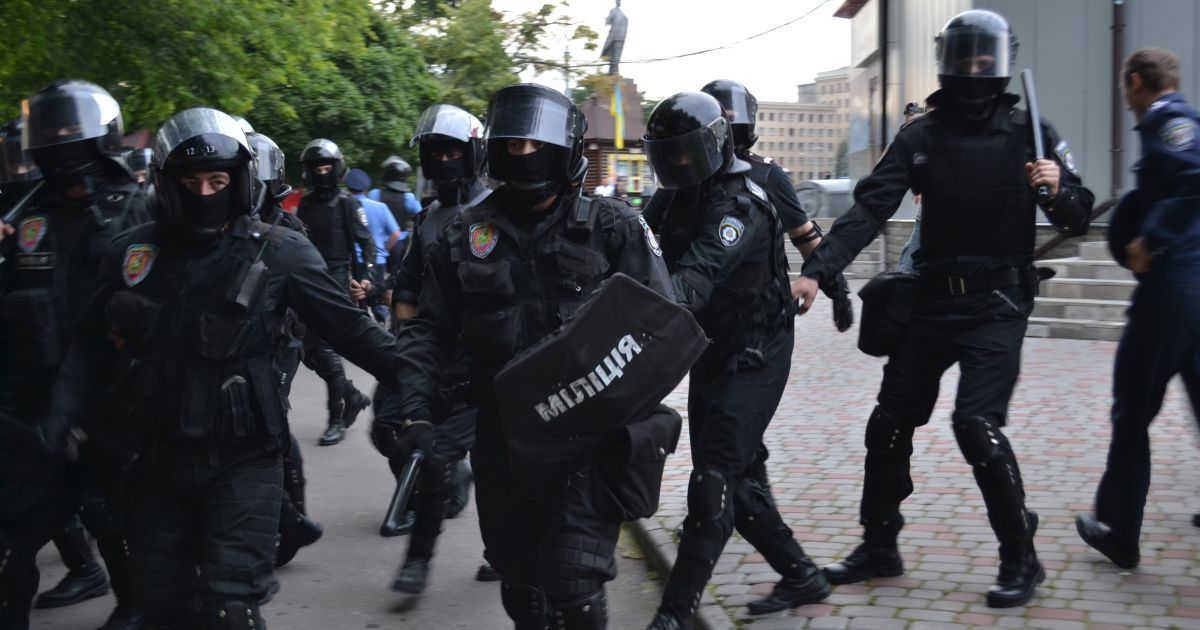 Правоохоронці з кийками зупинили активістів