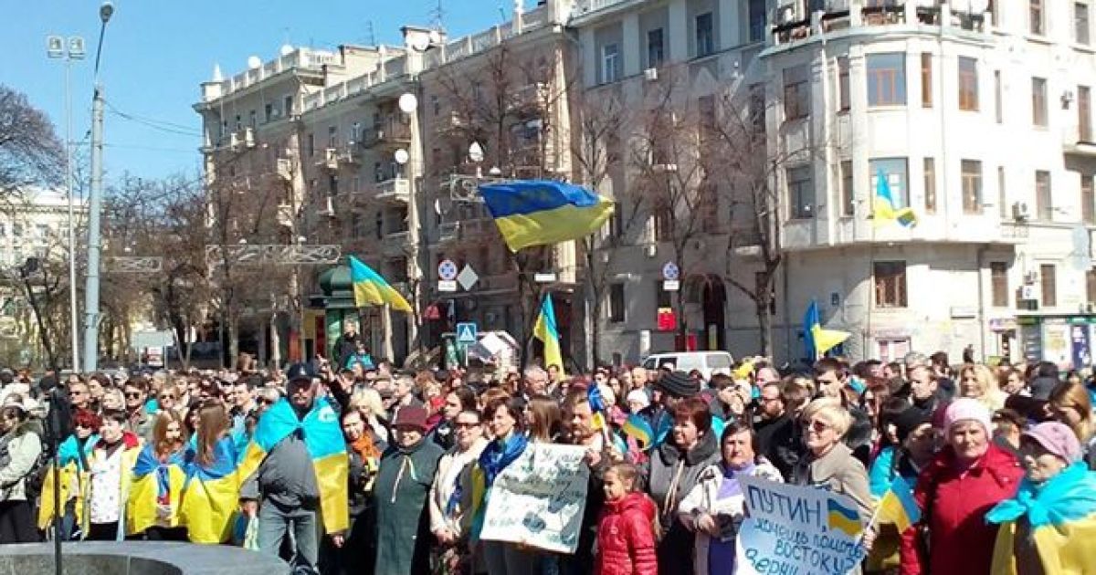 В Харькове возле памятника Шевченко продолжается митинг за Единство Украины