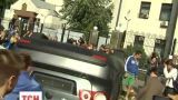 Активісти перевернули автомобілі посольства Росії у Києві