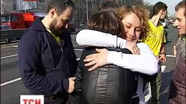 Двое активистов вернулись из крымского плена в Киев