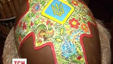 У Житомирі створили величезну шоколадну писанку