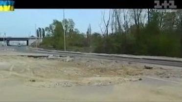 Кияни скаржаться, що з чотирьох смуг - "працює" тільки одна