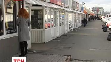 У Києві на ринку "Петрівка" за кілька хвилин викрали 40 дорогих шуб