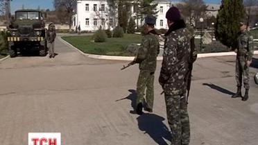 У Криму українські військові відкрили вогонь по нападниках