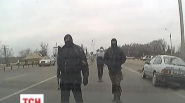 Прикордонники з боку Криму почали грабувати людей