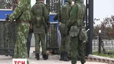 Загарбники витіснили українських військових з частини у Бахчисараї