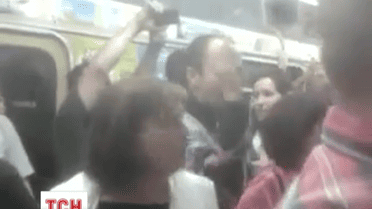 Набуває популярності відео, як пасажири харківського метро вгамовують сепаратиста