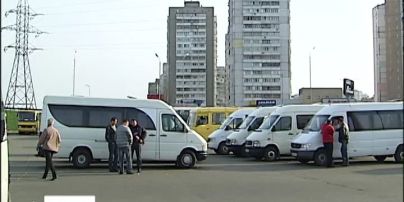В Киеве неизвестные расстреляли маршрутку