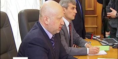 Турчинов сообщил о дислокации войск в Крыму