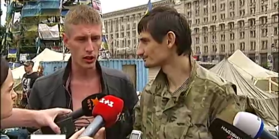 На Грушевського у Києві почали розбирати барикади з шин та бруківки