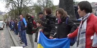 Майже 36 тисяч українців утворили живий ланцюг за єдність України