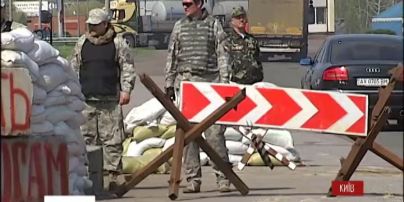 На въездах в Киев начали появляться новые блокпосты