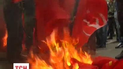 У Києві загорівся офіс Компартії