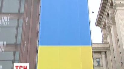 Киевский ЦУМ укутают в самый большой флаг Украины